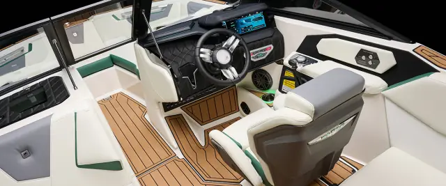 Premium cockpit — LINC Panoray helm